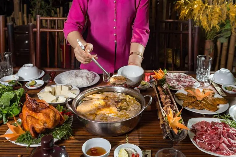 Top 10 Địa chỉ ăn lẩu bò riêu cua ngon nhất Hà Nội
