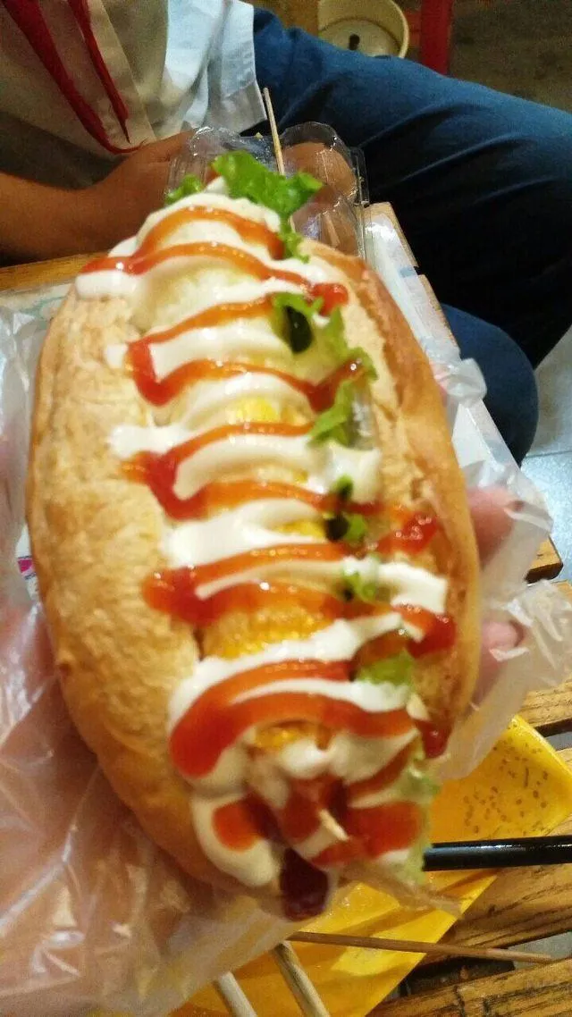 Top 11 Địa chỉ ăn hotdog ngon nhất Hà Nội
