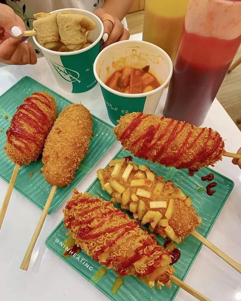 Top 11 Địa chỉ ăn hotdog ngon nhất Hà Nội