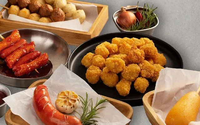 Top 11 Địa chỉ ăn hotdog ngon nhất Hà Nội