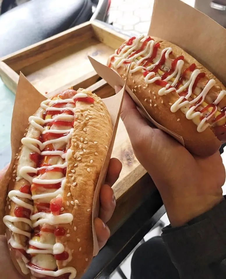 Top 11 Địa chỉ ăn hotdog ngon nhất Hà Nội